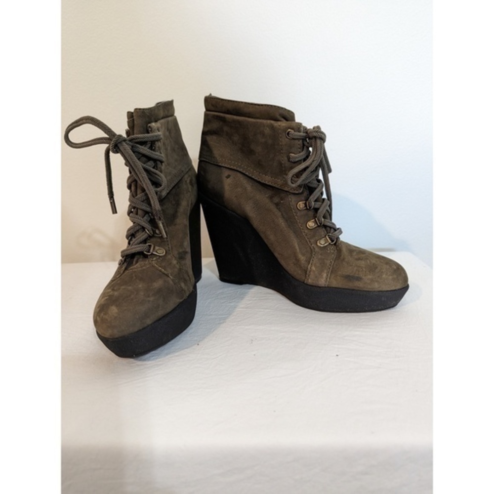 Boutique9 Lace Up Wedge - Excellent Conditon